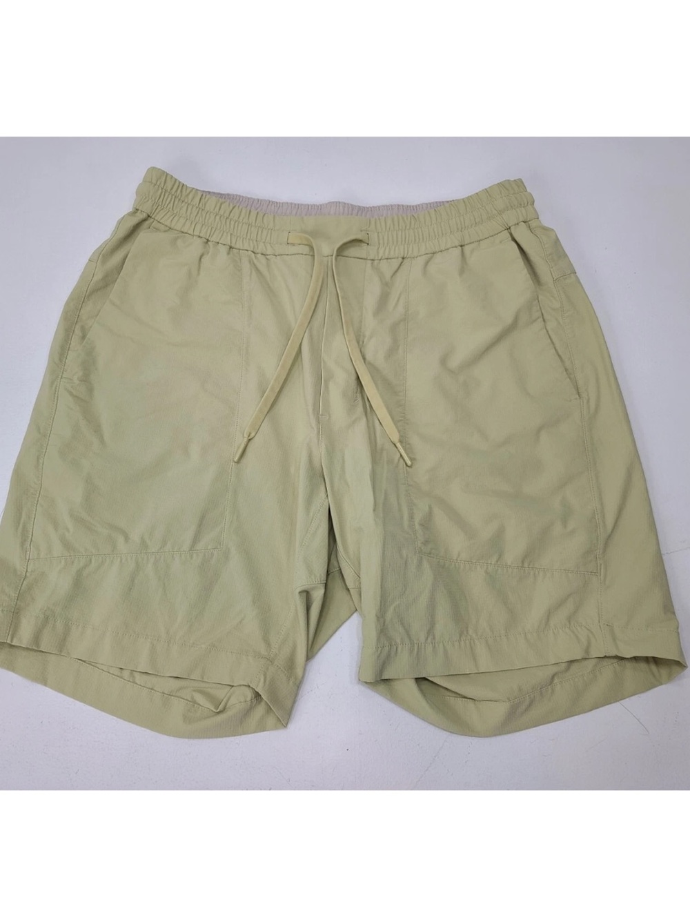 Lululemon Bowline Men’s Shorts 8” Size Large Stretch Ripstop Dew Green Unlined